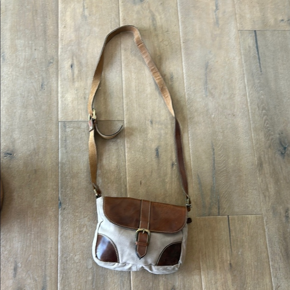 Stylish Le Papillon Tan and Brown Leather Crossbody Bag